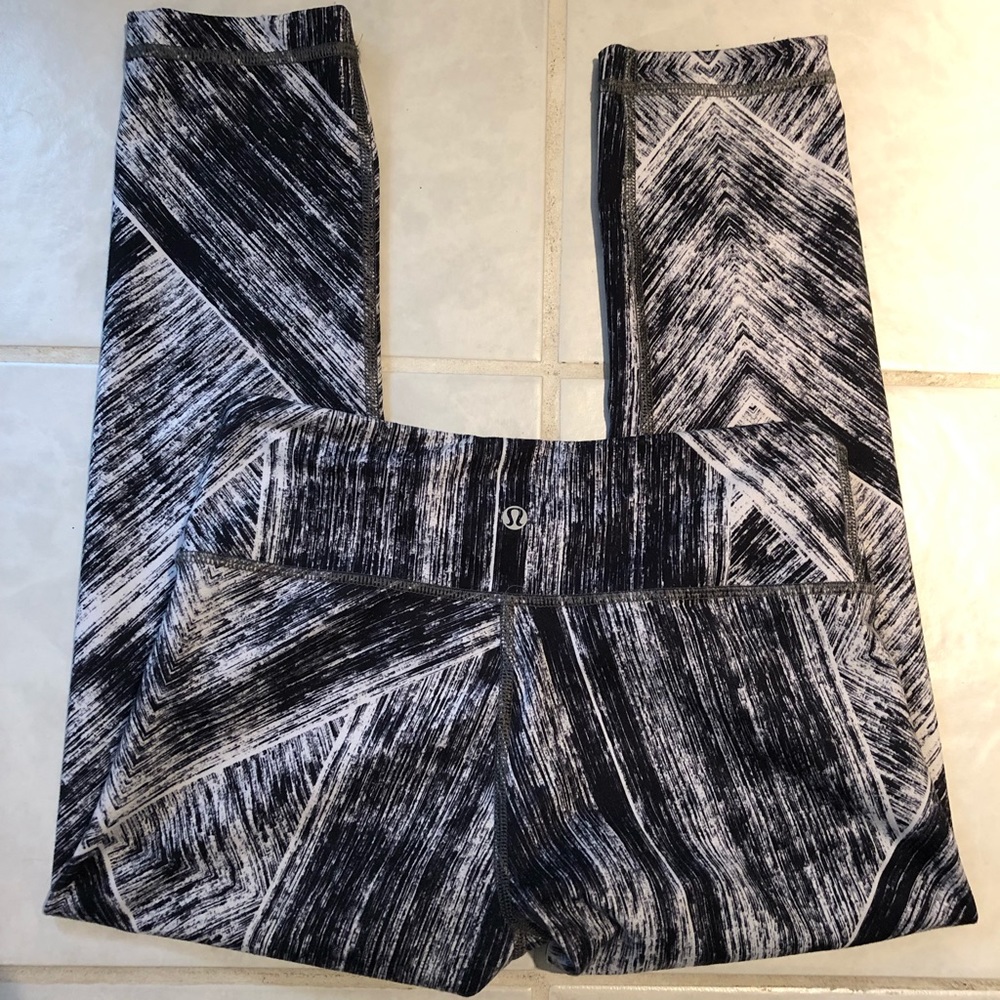 Lulu Lemon Wunder Under Crop Size 4